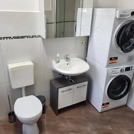 Einzelwohnung Im Eg Mit Terrasse Und Ac *